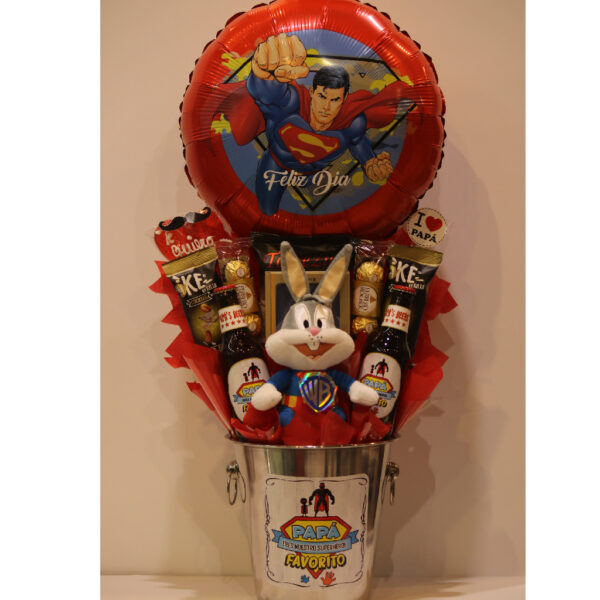 Arreglo superman gigante.