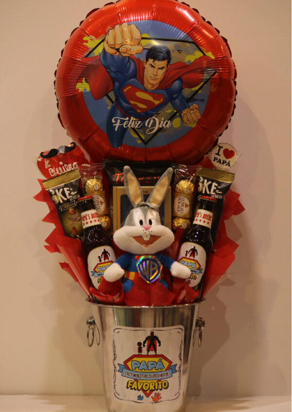 Arreglo superman gigante.